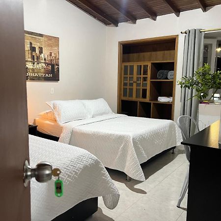 New Memphis Hostal Medellín Dış mekan fotoğraf