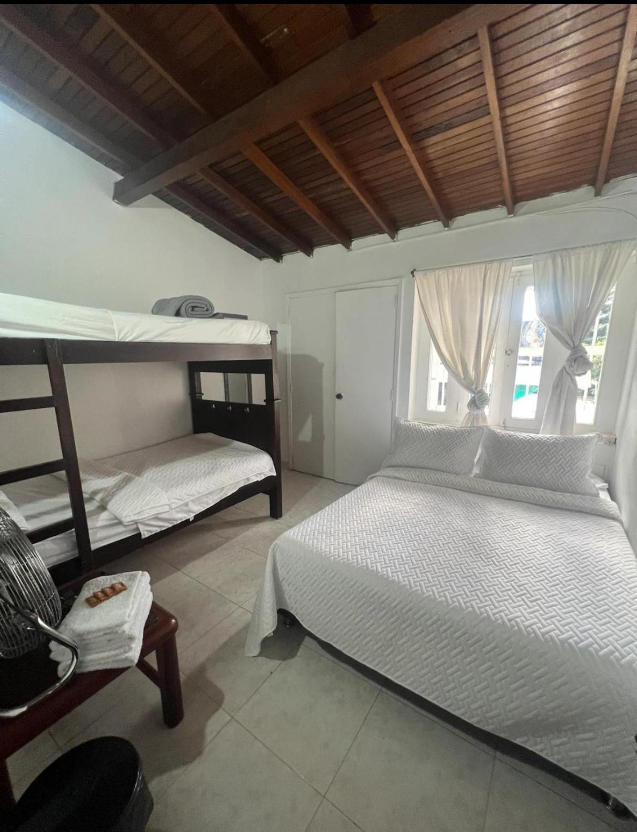 New Memphis Hostal Medellín Dış mekan fotoğraf
