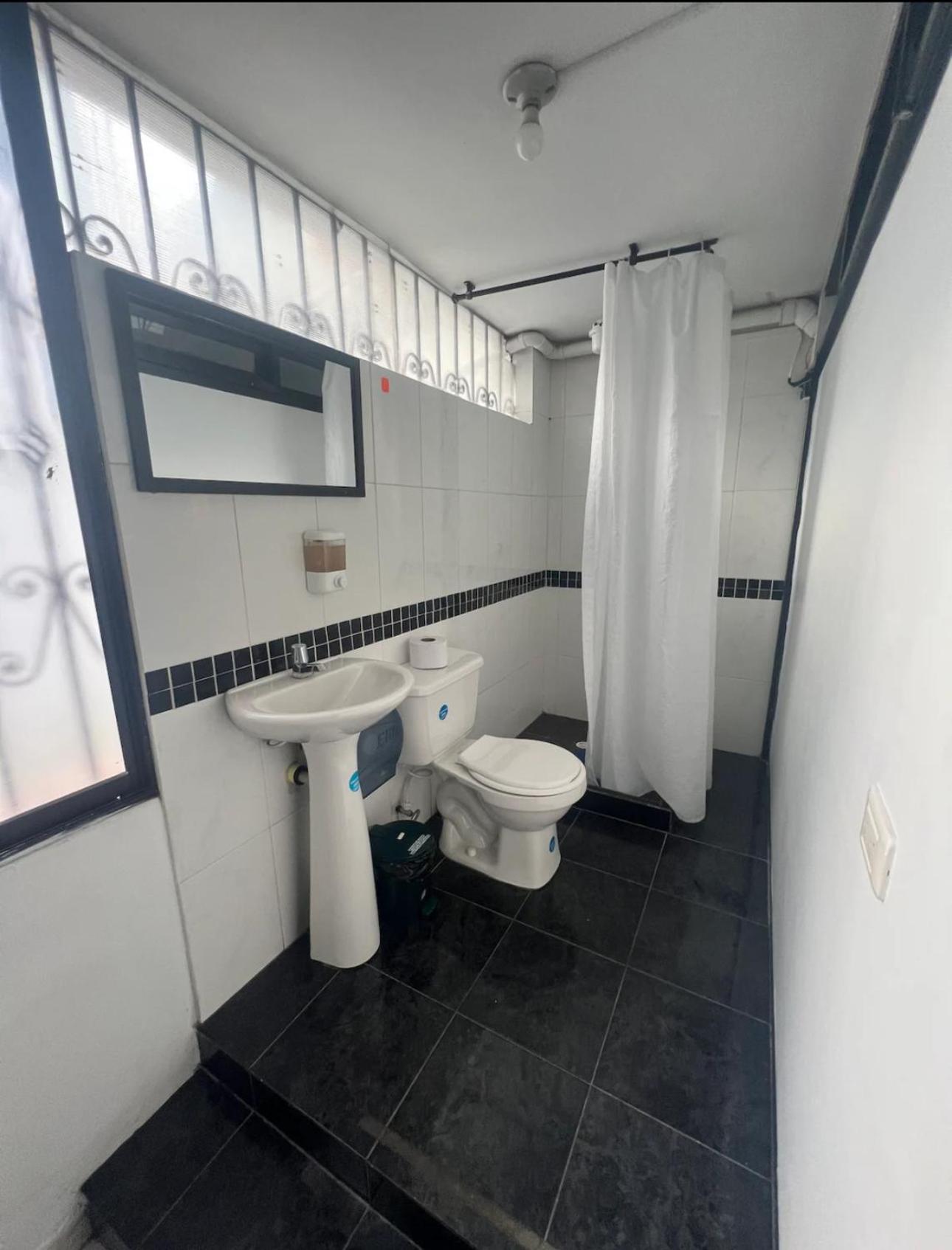New Memphis Hostal Medellín Dış mekan fotoğraf