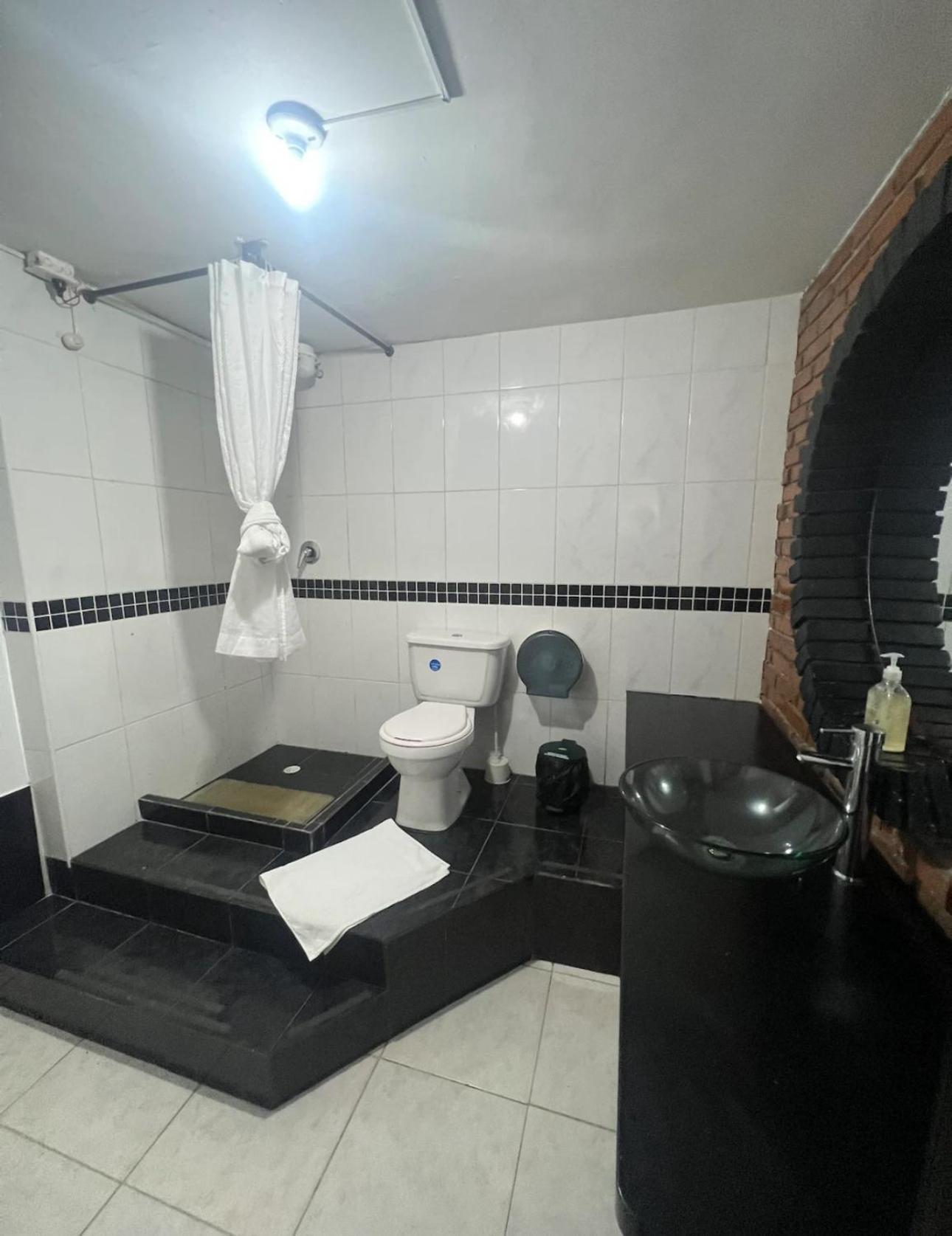 New Memphis Hostal Medellín Dış mekan fotoğraf
